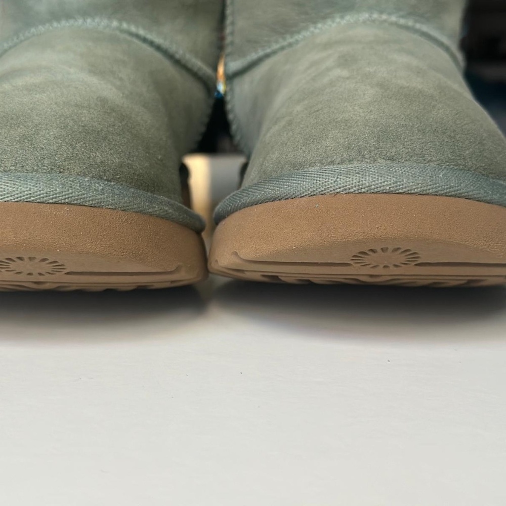 UGG Classic Short II Sea Green Sheepskin Boots Women's 8 (Discontinued Colorway) - Picture 4 of 11